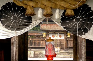 Kumano Hongu Taisha shrine gate and kimono-2