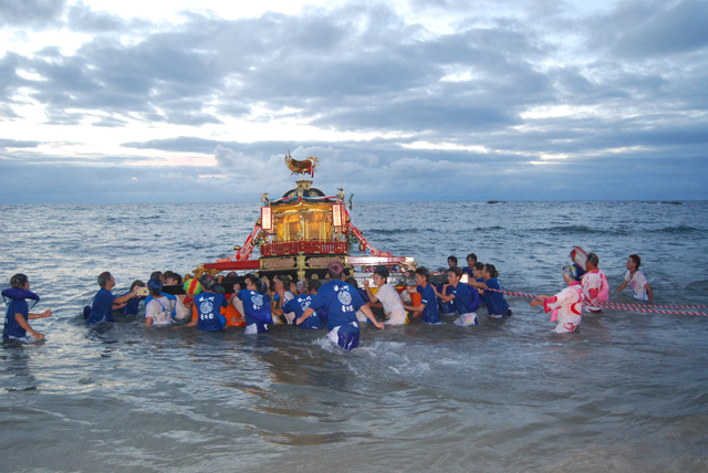 15-Okutsuhime-Shrine-Festival-3