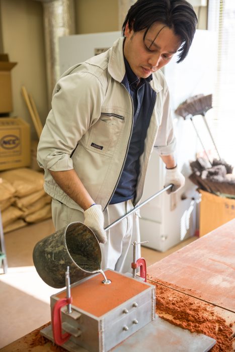 Pouring molten metal into a mould in Toyama